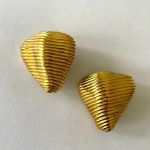 Vintage 1980’s Gold coil clip on earrings